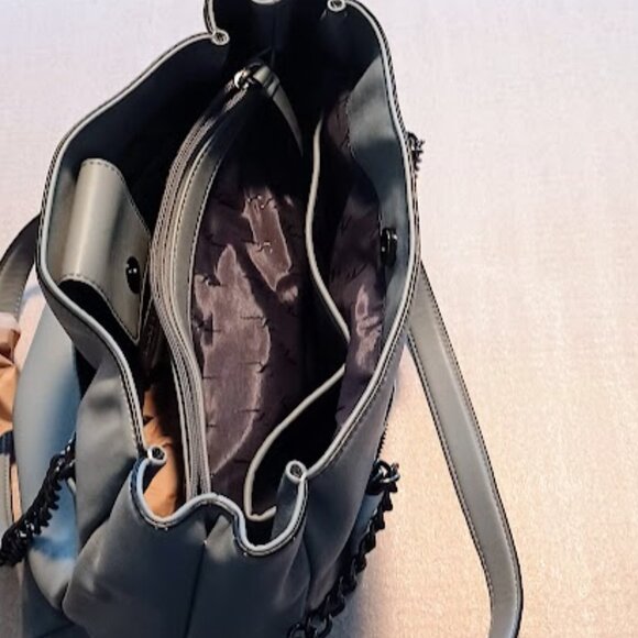 Simply Vera by Vera Wang dark/light gray large shoulder handbag w/9 compartments - Picture 5 of 11